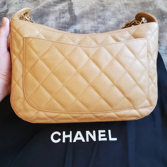 Chanel Timeless Quilted CC Caviar leather shoulder bag - Picture 4 of 16